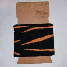 Zwarte cuff (boordstof) met oranje onregelmatige strepen